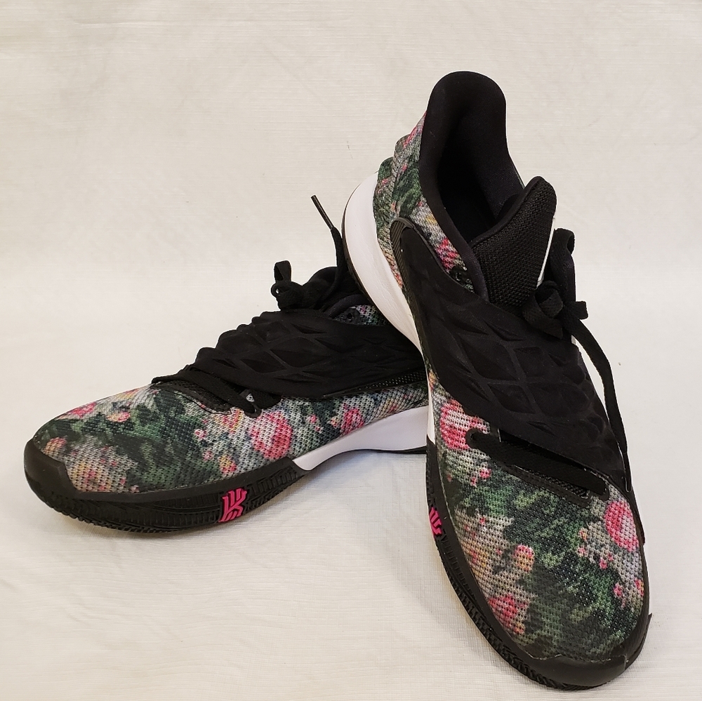 Nike Kyrie low " Floral " sneaker 👟 size 9 NWOT